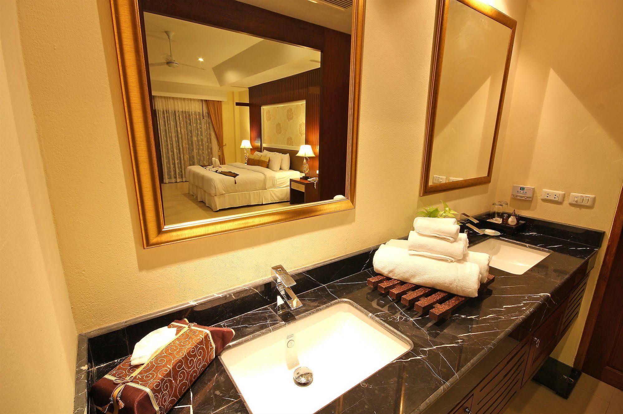 Thai Thani Pool Villa Resort หาดจอมเทียน ภายนอก รูปภาพ